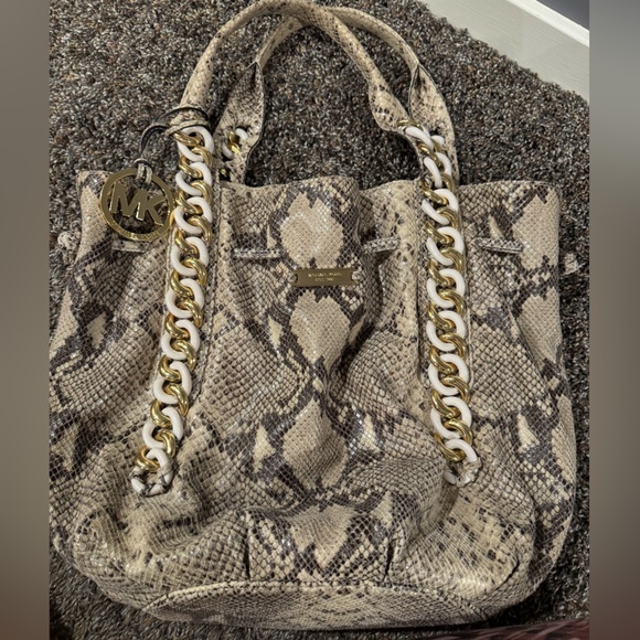 Michael Kors’s tote - Picture 4 of 12